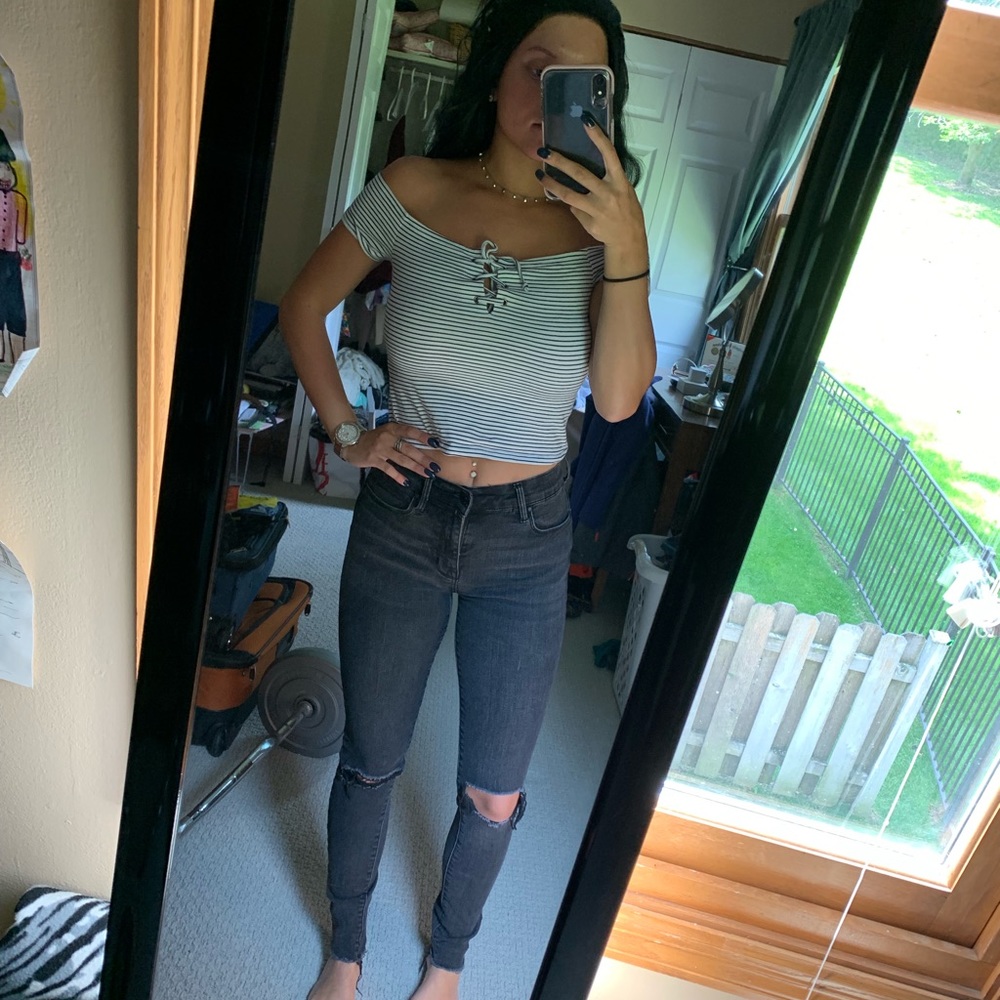 Off shoulder crop top stripped